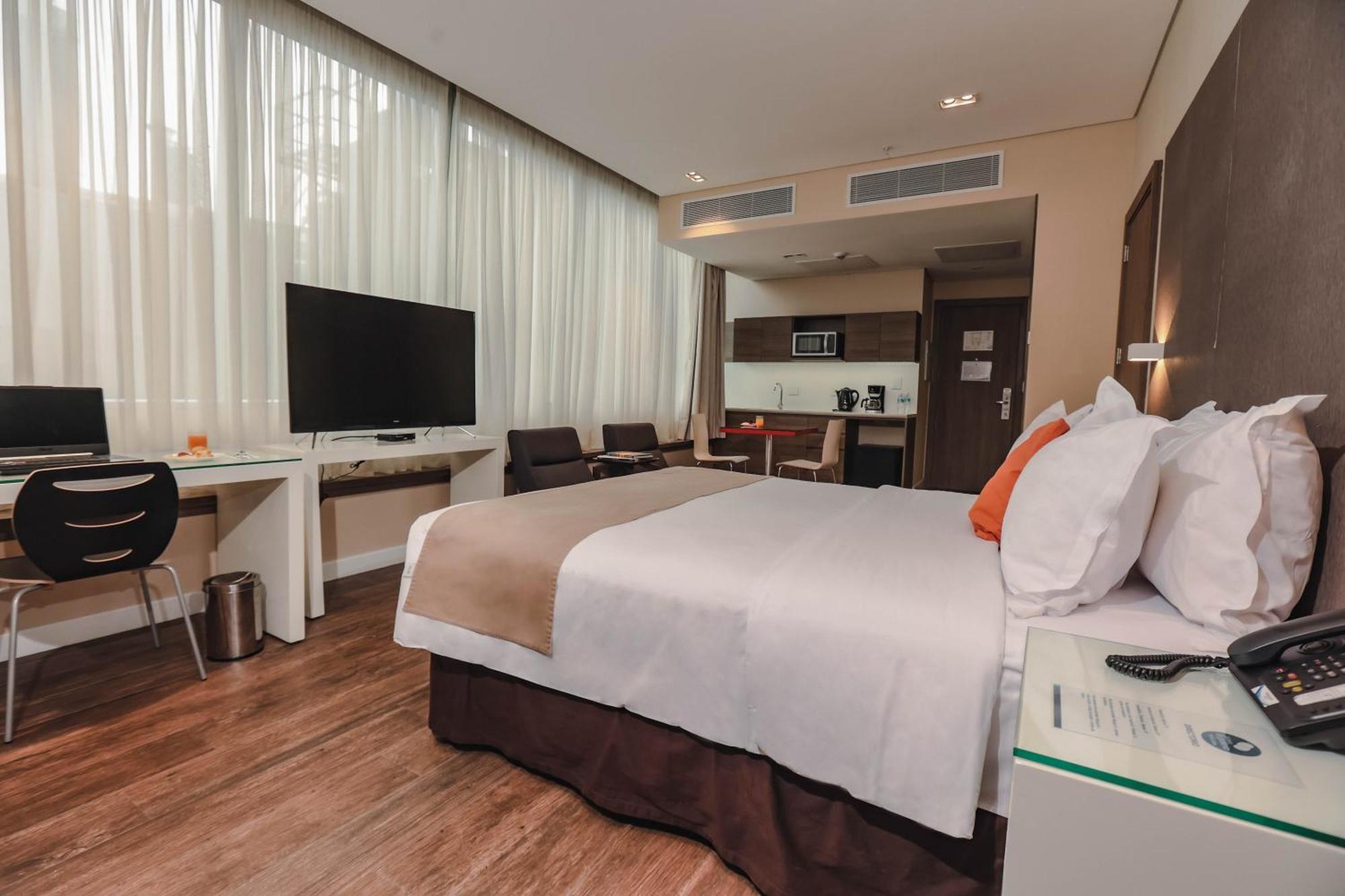 Paseo La Galeria Hotel & Suites Асунсион Екстериор снимка