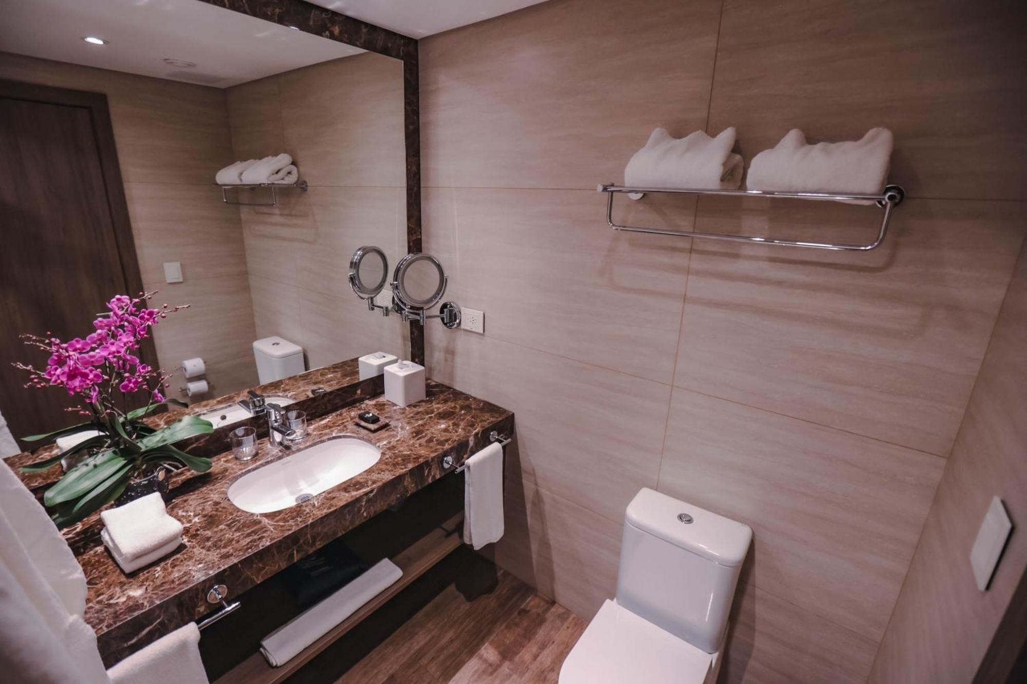 Paseo La Galeria Hotel & Suites Асунсион Екстериор снимка