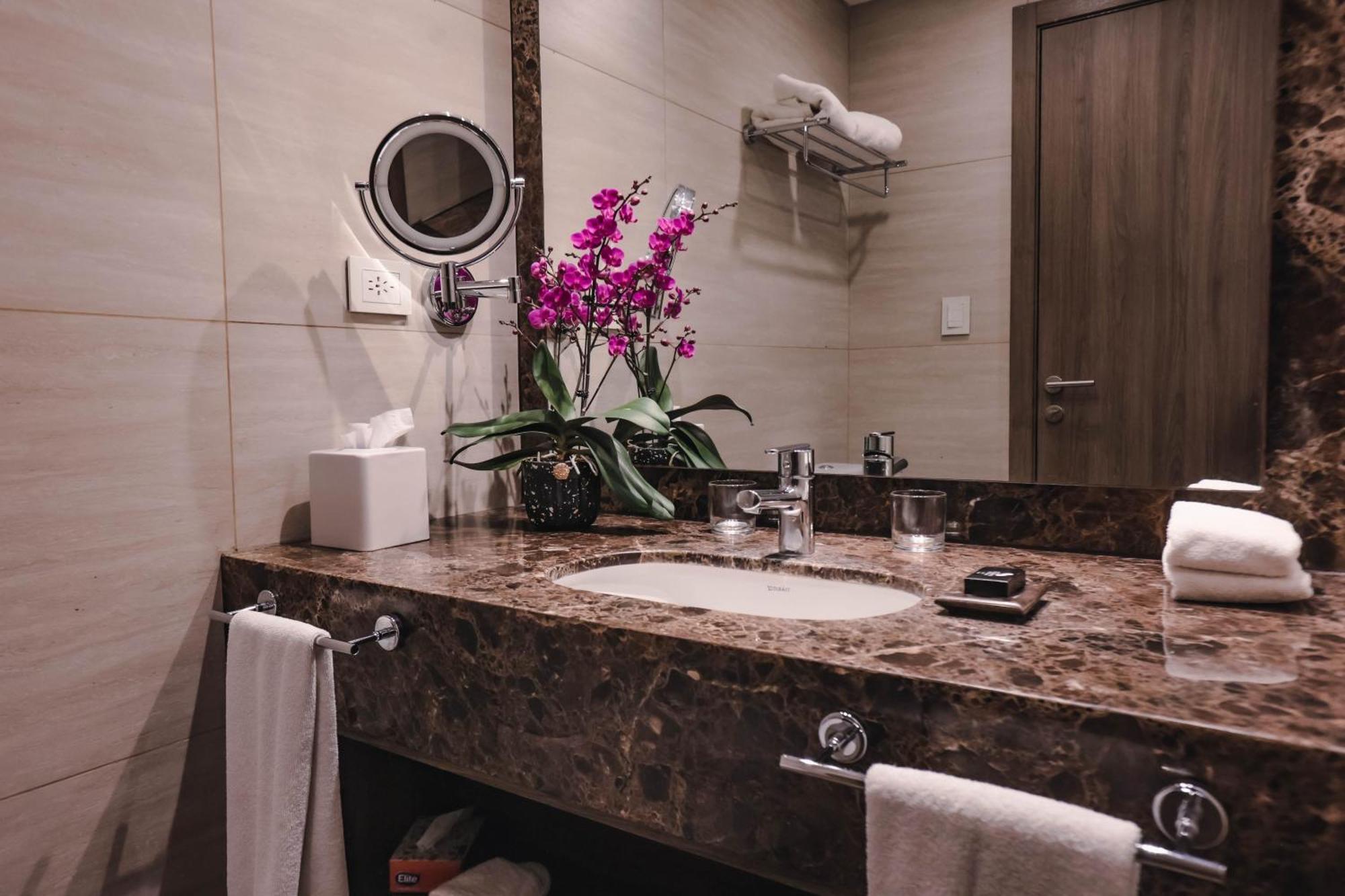 Paseo La Galeria Hotel & Suites Асунсион Екстериор снимка