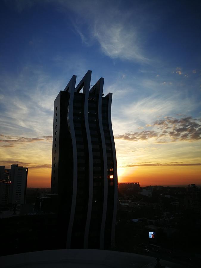 Paseo La Galeria Hotel & Suites Асунсион Екстериор снимка