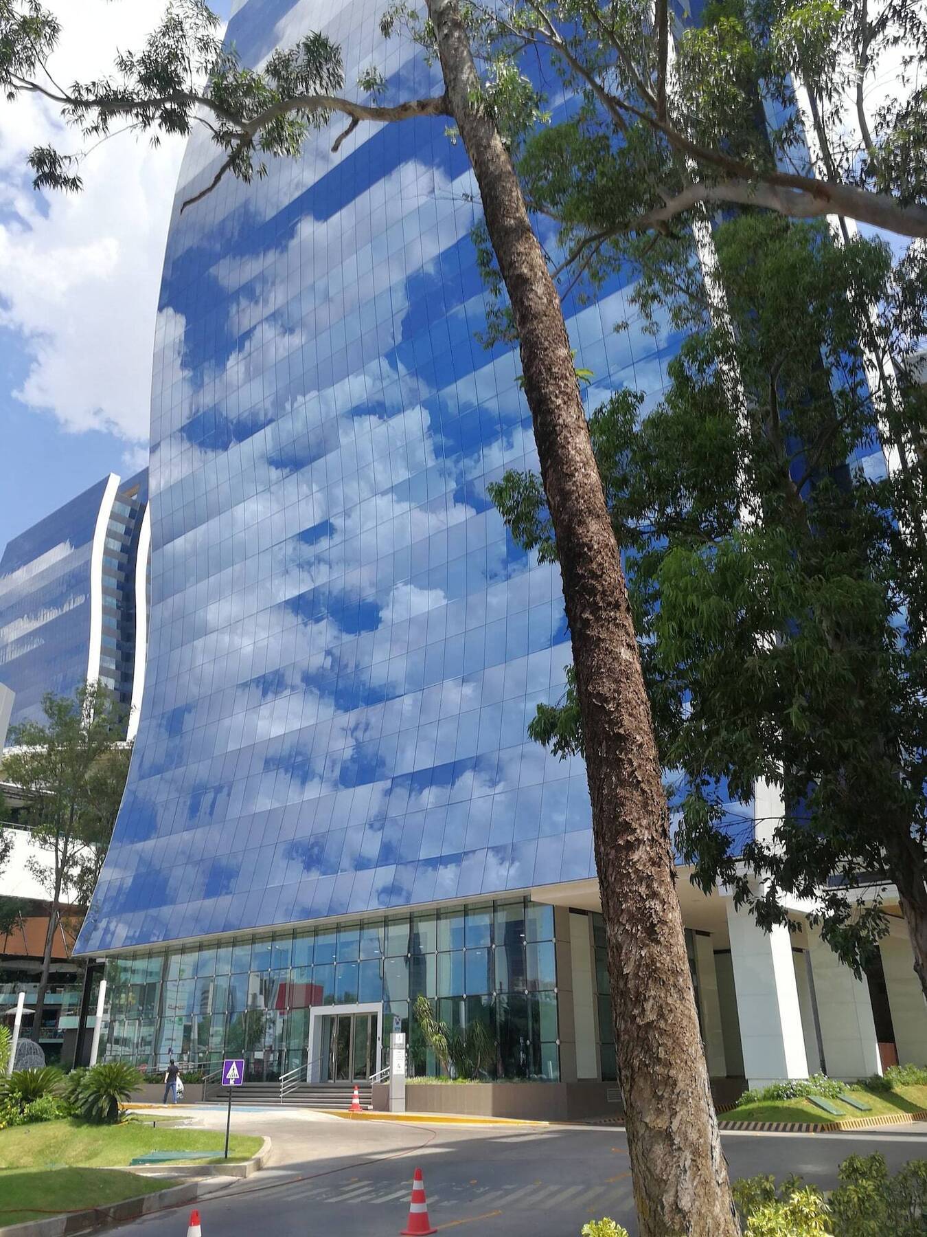 Paseo La Galeria Hotel & Suites Асунсион Екстериор снимка